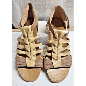 NAYA Palomi hook loop strap tan sandals leather upper Sz 11M